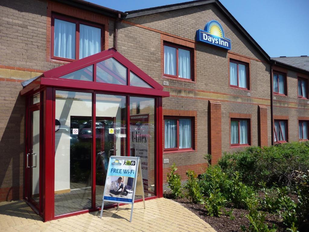 Days Inn Magor Exterior foto